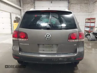 2008 Volkswagen Touareg V6 с VIN WVGBE77L18D028912, выставлен на аукционе IAAI как лот 41615381 с пробегом 182 982 миль миль и . История ставок и продаж доступна на DreamBid. Изображение 16.