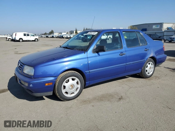 1998 Volkswagen Jetta z VIN 3VWRB81H3WM156525, wystawiony jako Copart lot #42262735 z przebiegiem 83 473 mil mil oraz Czysty tytuł • Clean title. Historia ofert i sprzedaży dostępna na DreamBid. Obrazek 1.