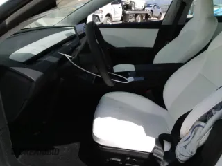 2025 Tesla Model 3 Long Range z VIN 5YJ3E1EBXSF968724, wystawiony jako Copart lot #53128525 z przebiegiem 1 127 mil mil oraz Szkoda całkowita • Salvage title. Historia ofert i sprzedaży dostępna na DreamBid. Obrazek 7.