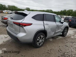 2021 Toyota Highlander XLE with VIN 5TDHZRBH8MS535368, listed as a Copart auction lot 54688095 with 56,480 mi miles and Salvage title. Bid and sale history available at DreamBid. Image 3.