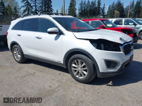 2016 Kia Sorento LX with VIN 5XYPGDA35GG060533, listed as a IAAI auction lot 42033268 with 183,057 mi miles. Bid and sale history available at carsss.com. Image 1.