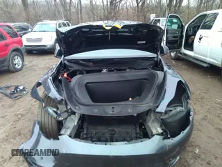 2024 Tesla Model Y Long Range z VIN 7SAYGDEE7RA214802, wystawiony jako IAAI lot #41118623 z przebiegiem 12 336 mil mil oraz . Historia ofert i sprzedaży dostępna na DreamBid. Obrazek 12.