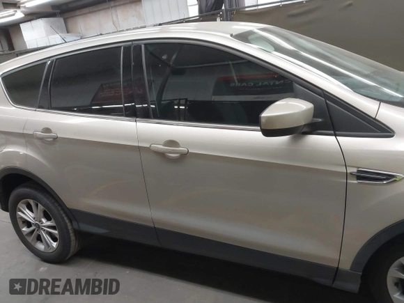 2017 Ford Escape SE z VIN 1FMCU0GD5HUD42585, wystawiony jako IAAI lot #41736097 z przebiegiem 72 501 mil mil oraz . Historia ofert i sprzedaży dostępna na DreamBid. Obrazek 13.