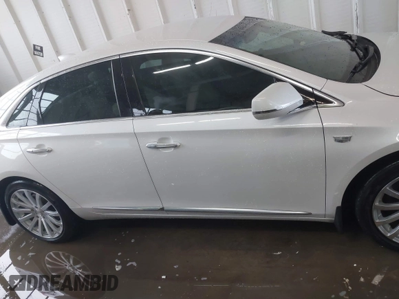 2018 Cadillac XTS Luxury z VIN 2G61M5S38J9156679, wystawiony jako IAAI lot #41574733 z przebiegiem 65 637 mil mil oraz . Historia ofert i sprzedaży dostępna na DreamBid. Obrazek 13.