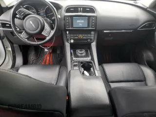 2018 Jaguar F-Pace 25t Premium z VIN SADCJ2FX1JA271384, wystawiony jako Copart lot #44005175 z przebiegiem 80 468 mil mil oraz Szkoda całkowita • Salvage title. Historia ofert i sprzedaży dostępna na DreamBid. Obrazek 8.