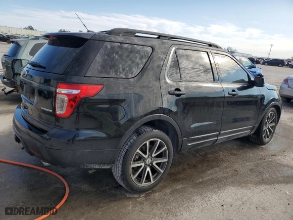 2015 Ford Explorer XLT with VIN 1FM5K7D81FGA83233, listed as a Copart auction lot 88721345 with 154,708 mi miles and Salvage Title. Bid and sale history available at carsss.com. Image 3.