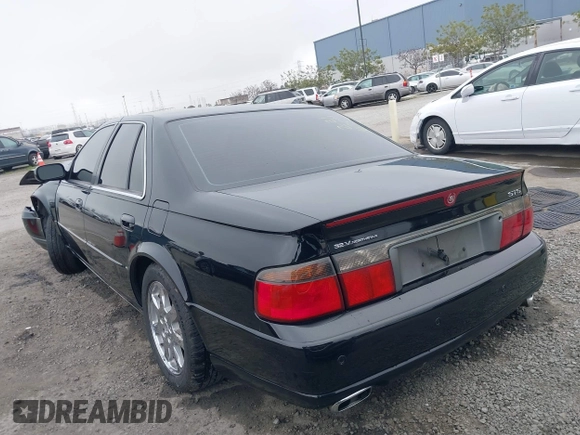 2002 Cadillac Seville Touring STS z VIN 1G6KY54982U239673, wystawiony jako IAAI lot #41657709 z przebiegiem 92 224 mil mil oraz . Historia ofert i sprzedaży dostępna na DreamBid. Obrazek 3.