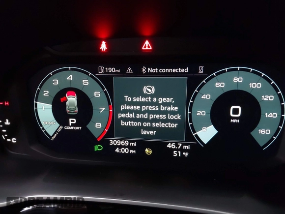 2023 Audi Q3 S line Premium z VIN WA1DECF3XP1112714, wystawiony jako IAAI lot #41918405 z przebiegiem 30 969 mil mil oraz . Historia ofert i sprzedaży dostępna na DreamBid. Obrazek 7.