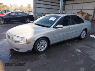 2004 Volvo S80 with VIN YV1TH59H641365689, listed as a IAAI auction lot 41397638 with 171,185 mi miles. Bid and sale history available at carsss.com. Image 2.