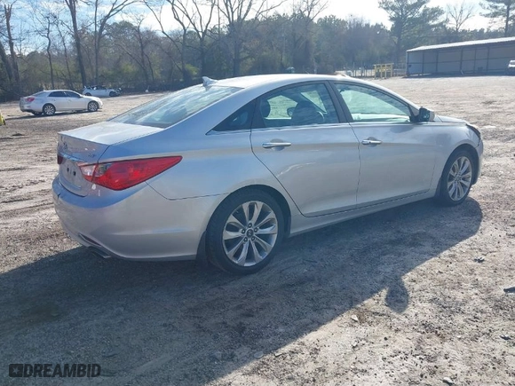 2011 Hyundai Sonata SE with VIN 5NPEC4ABXBH204797, listed as a IAAI auction lot 41655470 with 113,547 mi miles. Bid and sale history available at carsss.com. Image 4.