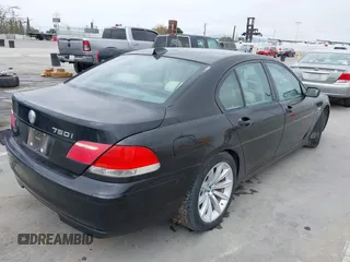 2006 BMW 7 Series 750i z VIN WBAHL83596DT01154, wystawiony jako IAAI lot #42353117 z przebiegiem 129 771 mil mil oraz . Historia ofert i sprzedaży dostępna na DreamBid. Obrazek 4.