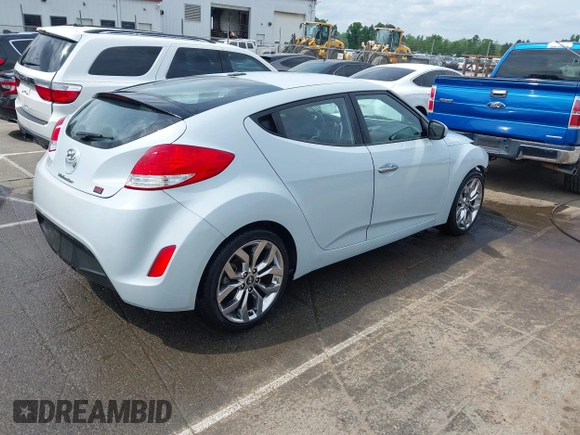 2015 Hyundai Veloster z VIN KMHTC6AD8FU222744, wystawiony jako IAAI lot #42129397 z przebiegiem Nie podano mil oraz . Historia ofert i sprzedaży dostępna na DreamBid. Obrazek 4.