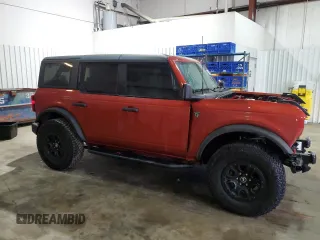 2022 Ford Bronco z VIN 1FMDE5BH9NLB59829, wystawiony jako Copart lot #43085555 z przebiegiem 16 727 mil mil oraz Czysty tytuł • Clean title. Historia ofert i sprzedaży dostępna na DreamBid. Obrazek 4.