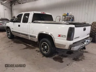 2002 Chevrolet Silverado 1500 LT with VIN 2GCEK19T421207016, listed as a IAAI auction lot 41182476 with 147,870 mi miles. Bid and sale history available at carsss.com. Image 3.