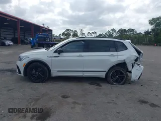 2024 Volkswagen Tiguan SE R-Line Black with VIN 3VVCB7AX6RM093792, listed as a IAAI auction lot 42117670 with 15,379 mi miles and . Bid and sale history available at DreamBid. Image 13.