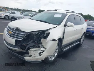 2015 Chevrolet Traverse LT z VIN 1GNKRGKD4FJ137234, wystawiony jako IAAI lot #42655806 z przebiegiem 60 871 mil mil oraz . Historia ofert i sprzedaży dostępna na DreamBid. Obrazek 2.
