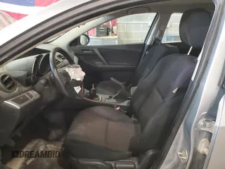 2013 Mazda 3 i SV z VIN JM1BL1TF6D1723762, wystawiony jako Copart lot #59711775 z przebiegiem Nie podano mil oraz Szkoda całkowita • Salvage title. Historia ofert i sprzedaży dostępna na DreamBid. Obrazek 7.