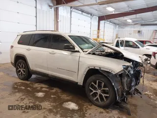 2023 Jeep Grand Cherokee Limited z VIN 1C4RJKBGXP8821323, wystawiony jako IAAI lot #41584624 z przebiegiem 58 551 mil mil oraz . Historia ofert i sprzedaży dostępna na DreamBid. Obrazek 1.