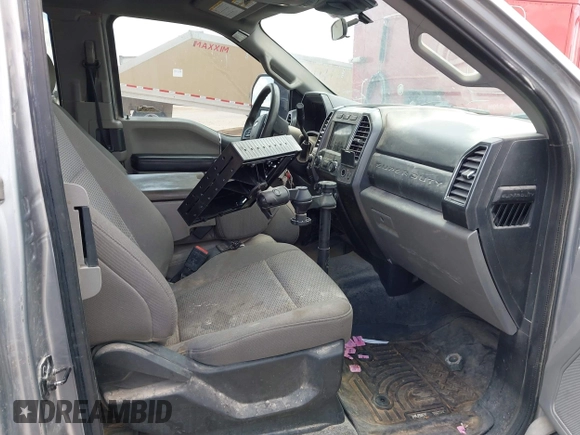 2020 Ford F-250 XL z VIN 1FT7X2B61LED95952, wystawiony jako IAAI lot #42186832 z przebiegiem 119 083 mil mil oraz . Historia ofert i sprzedaży dostępna na DreamBid. Obrazek 5.
