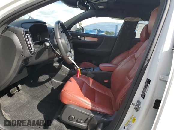 2019 Volvo XC40 Momentum z VIN YV4AC2HK8K2072999, wystawiony jako Copart lot #45344975 z przebiegiem 108 305 mil mil oraz Nie do naprawy • Non repairable. Historia ofert i sprzedaży dostępna na DreamBid. Obrazek 7.