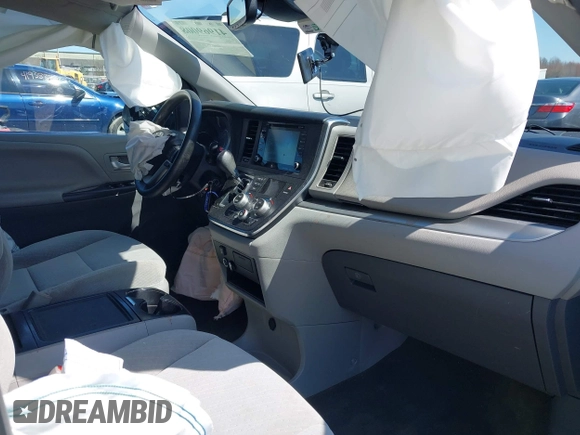 2018 Toyota Sienna LE Auto Access Seat with VIN 5TDKZ3DC3JS926847, listed as a IAAI auction lot 41969008 with 97,189 mi miles. Bid and sale history available at carsss.com. Image 5.