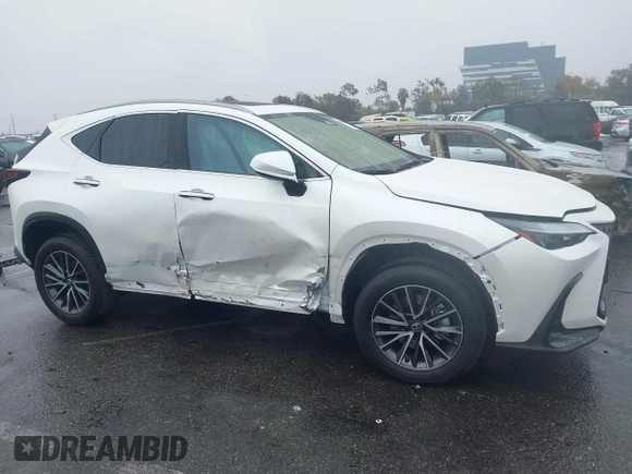 2024 Lexus NX 350h Premium z VIN JTJGKCEZ4R5013106, wystawiony jako IAAI lot #41499547 z przebiegiem 13 651 mil mil oraz . Historia ofert i sprzedaży dostępna na DreamBid. Obrazek 13.