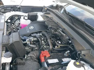 2025 Toyota Highlander XLE with VIN 5TDAAAB59SS076445, listed as a IAAI auction lot 42428884 with 4,677 mi miles and . Bid and sale history available at DreamBid. Image 19.