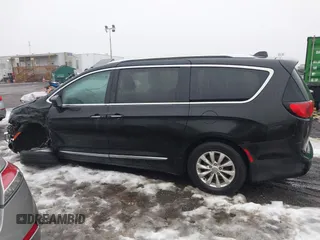 2019 Chrysler Pacifica Touring L with VIN 2C4RC1BG2KR715353, listed as a IAAI auction lot 41545730 with 38,500 mi miles and . Bid and sale history available at DreamBid. Image 14.