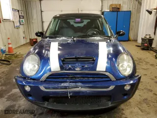 2004 MINI Cooper Hardtop S with VIN WMWRE33414TD83993, listed as a Copart auction lot 41649705 with 132,218 mi miles and Salvage Title. Bid and sale history available at carsss.com. Image 5.