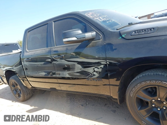 2021 Ram 1500 Big Horn z VIN 1C6RREFT1MN769814, wystawiony jako IAAI lot #42052424 z przebiegiem 71 958 mil mil oraz . Historia ofert i sprzedaży dostępna na DreamBid. Obrazek 13.