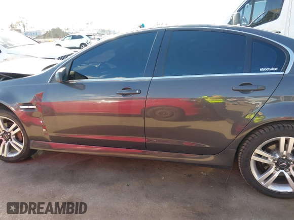 2008 Pontiac G8 z VIN 6G2ER57798L988697, wystawiony jako IAAI lot #41690384 z przebiegiem 166 798 mil mil oraz . Historia ofert i sprzedaży dostępna na DreamBid. Obrazek 15.