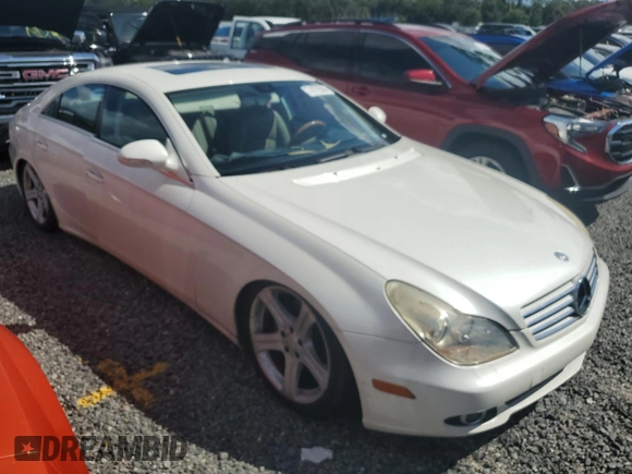 2006 Mercedes-Benz CLS-Class with VIN WDDDJ75X86A077348, listed as a Copart auction lot 74770304 with 0 mi miles and Salvage Title. Bid and sale history available at carsss.com. Image 4.