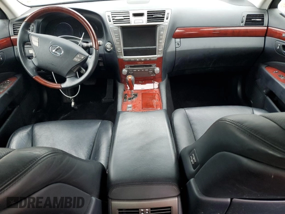 2012 Lexus LS 460 z VIN JTHCL5EF8C5014801, wystawiony jako Copart lot #55930285 z przebiegiem 107 487 mil mil oraz Czysty tytuł • Clean title. Historia ofert i sprzedaży dostępna na DreamBid. Obrazek 8.