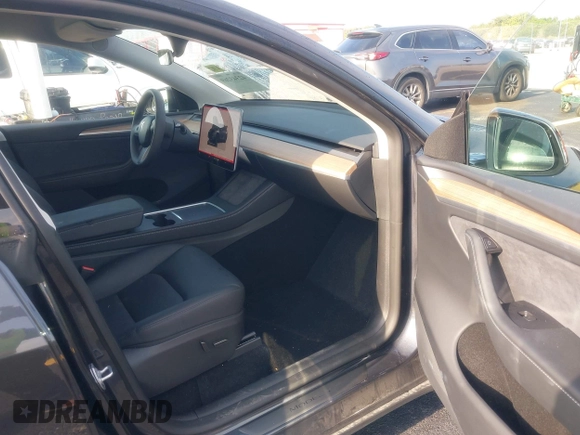 2024 Tesla Model Y with VIN 7SAYGDED3RA329355, listed as a IAAI auction lot 42343269 with 8,334 mi miles and . Bid and sale history available at DreamBid. Image 5.