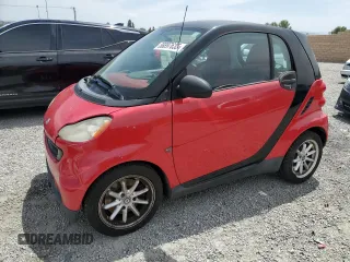 2009 Smart fortwo Pure z VIN WMEEJ31X89K291074, wystawiony jako Copart lot #56897635 z przebiegiem 145 504 mil mil oraz Tytuł czysty. Historia ofert i sprzedaży dostępna na DreamBid. Obrazek 1.