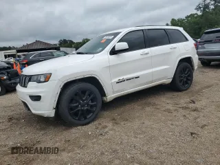 2017 Jeep Grand Cherokee Altitude z VIN 1C4RJFAG3HC749923, wystawiony jako Copart lot #50638635 z przebiegiem 158 372 mil mil oraz Szkody całkowita. Historia ofert i sprzedaży dostępna na DreamBid. Obrazek 1.