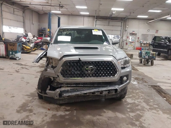 2018 Toyota Tacoma SR with VIN 3TMCZ5AN1JM149820, listed as a IAAI auction lot 41706358 with NaN miles. Bid and sale history available at carsss.com. Image 12.
