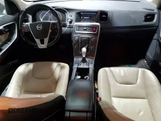 2013 Volvo S60 T5 Premier z VIN YV1612FS4D2193043, wystawiony jako Copart lot #56729695 z przebiegiem 134 807 mil mil oraz Czysty tytuł • Clean title. Historia ofert i sprzedaży dostępna na DreamBid. Obrazek 8.