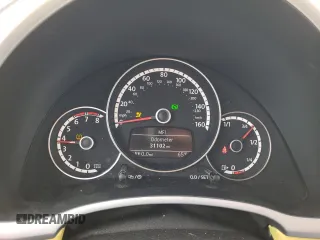 2013 Volkswagen Beetle 2.5L with VIN 3VW5P7AT5DM831285, listed as a Copart auction lot 53513525 with 31,102 mi miles and Salvage Title. Bid and sale history available at DreamBid. Image 9.
