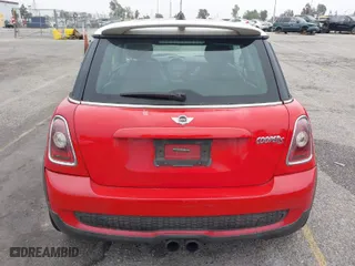 2009 MINI Cooper Hardtop S with VIN WMWMF73549TW87458, listed as a IAAI auction lot 42051759 with 135,309 mi miles. Bid and sale history available at carsss.com. Image 16.