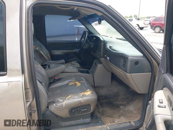 2002 Chevrolet Suburban LT with VIN 1GNEC16Z32J197548, listed as a IAAI auction lot 42258025 with 330,484 mi miles and . Bid and sale history available at DreamBid. Image 5.