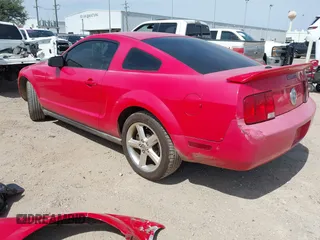 2008 Ford Mustang Deluxe z VIN 1ZVHT80N585139220, wystawiony jako IAAI lot #42260294 z przebiegiem 159 959 mil mil oraz . Historia ofert i sprzedaży dostępna na DreamBid. Obrazek 3.