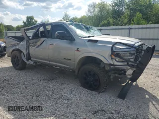 2020 Ram 2500 Laramie z VIN 3C6UR5FL2LG282784, wystawiony jako Copart lot #54198945 z przebiegiem 70 759 mil mil oraz Szkoda całkowita • Salvage title. Historia ofert i sprzedaży dostępna na DreamBid. Obrazek 4.