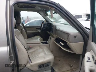 2002 Chevrolet Suburban Z71 with VIN 3GNFK16ZX2G278927, listed as a IAAI auction lot 41457820 with 210,134 mi miles. Bid and sale history available at carsss.com. Image 5.