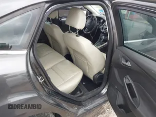 2016 Ford Focus Titanium z VIN 1FADP3J21GL260145, wystawiony jako IAAI lot #42137319 z przebiegiem 131 835 mil mil oraz . Historia ofert i sprzedaży dostępna na DreamBid. Obrazek 8.