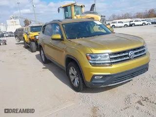 2018 Volkswagen Atlas 3.6L V6 SE with VIN 1V2LR2CA6JC523671, listed as a IAAI auction lot 40693372 with 75,656 mi miles. Bid and sale history available at carsss.com. Image 1.