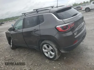 2018 Jeep Compass Latitude z VIN 3C4NJDBB9JT115063, wystawiony jako Copart lot #55477065 z przebiegiem 174 570 mil mil oraz Szkody całkowita. Historia ofert i sprzedaży dostępna na DreamBid. Obrazek 2.