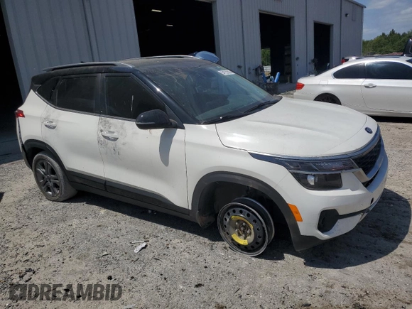 2021 Kia Seltos S z VIN KNDEU2AA2M7140044, wystawiony jako Copart lot #54721005 z przebiegiem 74 870 mil mil oraz Szkoda całkowita • Salvage title. Historia ofert i sprzedaży dostępna na DreamBid. Obrazek 4.