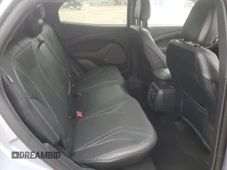 2022 Ford Mustang Mach-E Premium z VIN 3FMTK3SU8NMA43722, wystawiony jako Copart lot #62332945 z przebiegiem 13 559 mil mil oraz Szkoda całkowita • Salvage title. Historia ofert i sprzedaży dostępna na DreamBid. Obrazek 11.