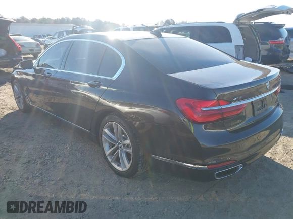 2017 BMW 7 Series ALPINA B7 xDrive with VIN WBA7F2C52HG422187, listed as a IAAI auction lot 41319169 with 114,883 mi miles. Bid and sale history available at carsss.com. Image 3.